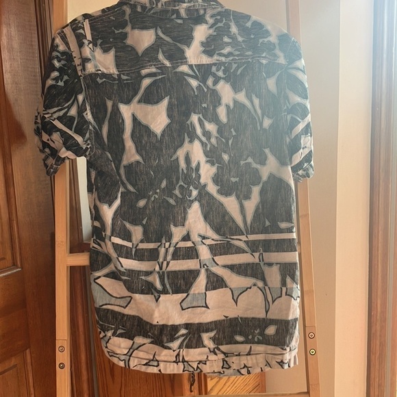 🏷5/25 inc medium shirt(box 2) - Picture 9 of 10